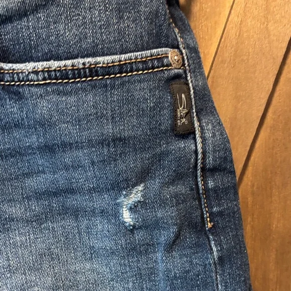 Silver Jeans Dark Blue Suki Curvy Fit Mid Rise Jean Shorts - Picture 5 of 9